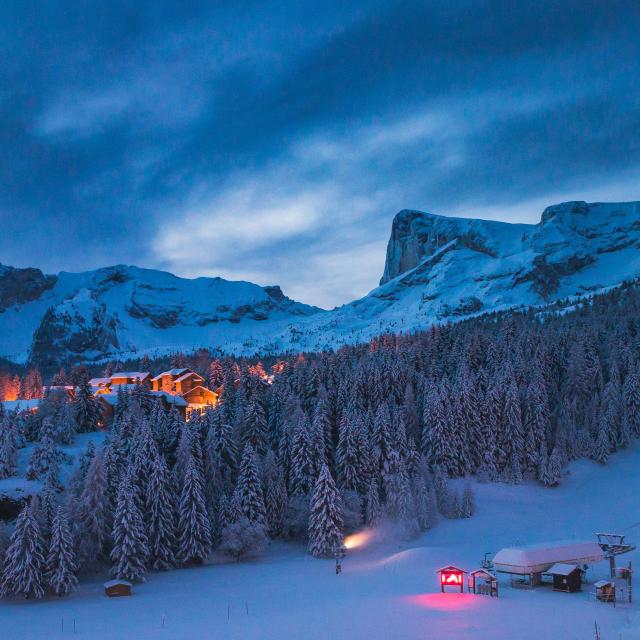 Superdevoluy_pic-de-bure_nuit_©OTDevoluy_05-12-2020_BD.jpg