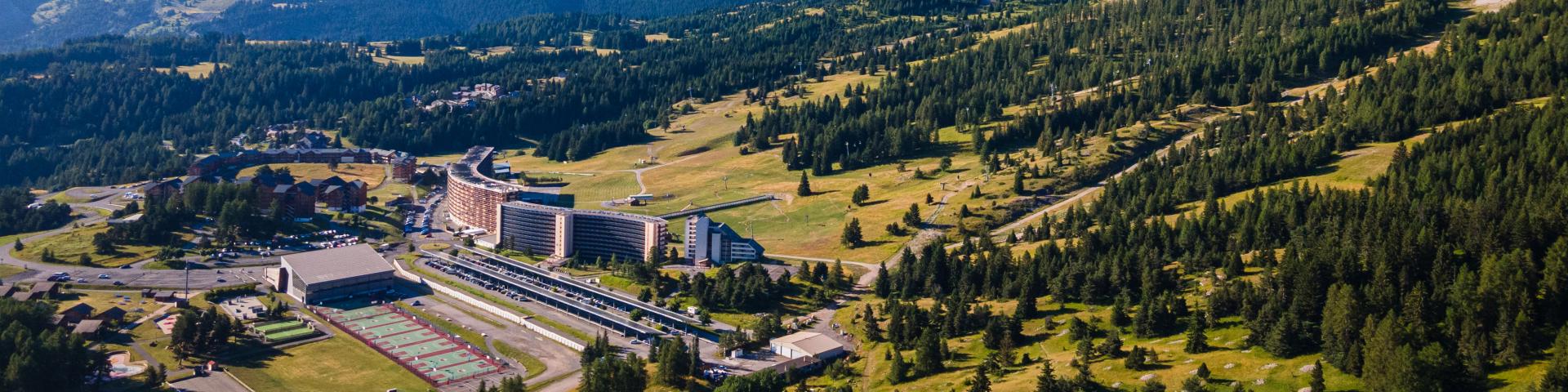 Vue sur Superdévoluy et le Pic de Bure