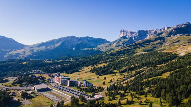 Vue sur Superdévoluy et le Pic de Bure