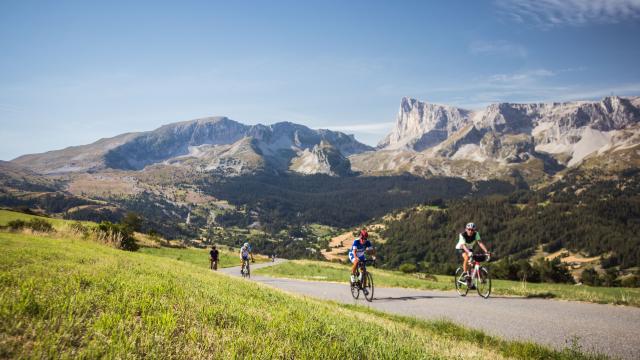 Montée du col du noyer en vélo de route dans Le Dévoluy, hautes Alpes