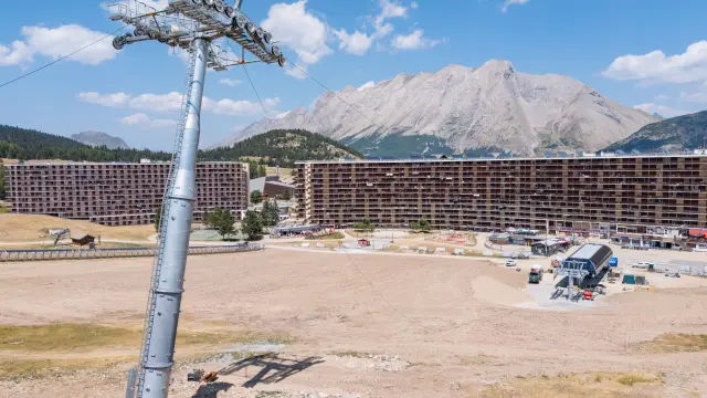 Travaux de contruction de la télécabine du Jas à Superdévoluy