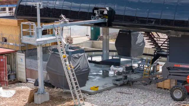 Travaux de contruction de la télécabine du Jas à Superdévoluy