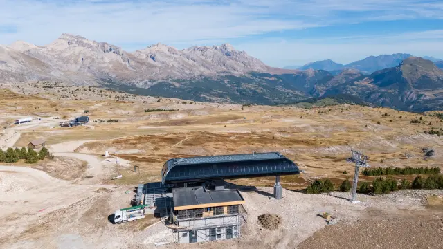 Travaux de contruction de la télécabine du Jas à Superdévoluy